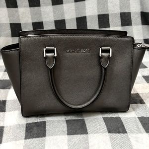 Michael Kors bag MOVING SALE ‼️ MUST GO